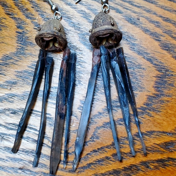 Earings - Picture 3 of 7